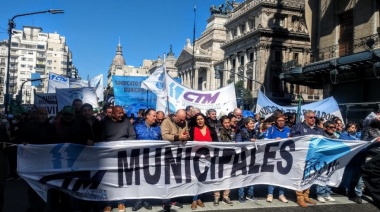 Más de quince mil municipales marcharon para exigirle mejoras laborales y salariales a Kicillof