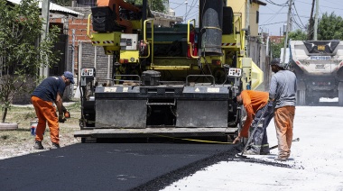 Avanza la pavimentación de más de 110 nuevas cuadras en Longchamps y Glew