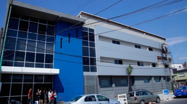 Volvió a su casa la mujer rociada con alcohol y prendida por su pareja en Lomas