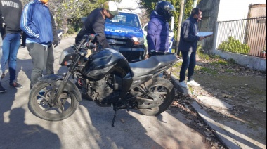 Detención y escrache: Robó la moto de un repartidor, pero lo detuvieron gracias a la alarma satelital