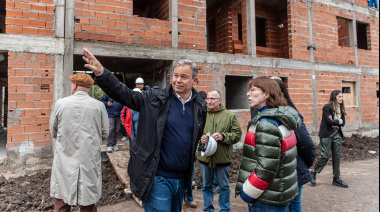 Cascallares y Batakis recorrieron las obras del nuevo complejo de viviendas en Mármol
