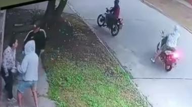 Detuvieron a motochorros que asaltaron a una embarazada y le dieron un "mochilazo"