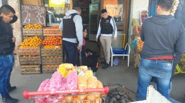 Transradio: cayeron dos piratas del asfalto por robar a una distribuidora de pollos
