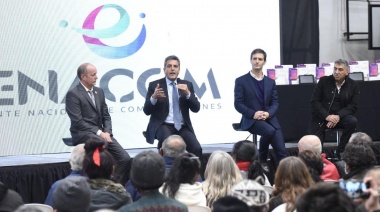 Massa participó de un acto de entrega de tablets a jubilados: “Tenemos que lograr que todos estén conectados"