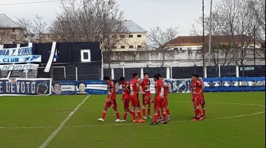 Claypole obtuvo el primer triunfo del torneo ante Lamadrid