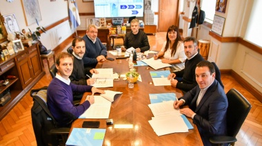 Zabaleta y Mantegazza firmaron un convenio para avanzar en la urbanización de Villa Coll y La Esperanza