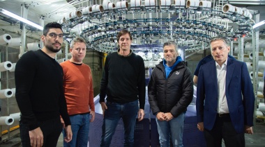 Fernando Gray visitó una fábrica textil junto a Juan Zabaleta y Facundo Moyano