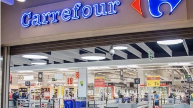 Se escondió en el baño de Carrefour y desvalijó un local de electrónica