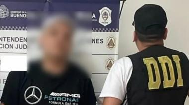 Apuñaló y desfiguró a su novia, estaba prófugo, y lo detuvieron mientras trabajaba como barbero