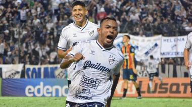 Quimes lo ganó sobre el final y se prendió a la punta de su zona