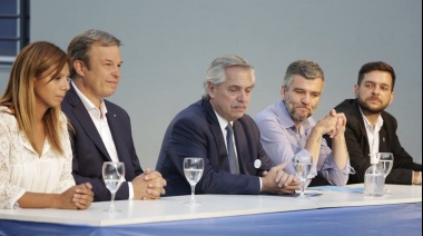 Fernández visitó Brown y entregó maquinarias y herramientas a emprendedores junto a Zabaleta y Cascallares