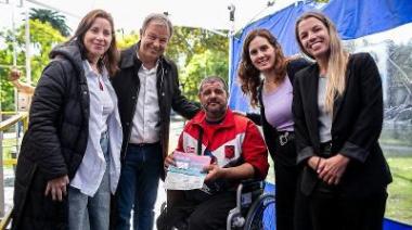 Cascallares encabezó un operativo de entrega de pases libres multimodales