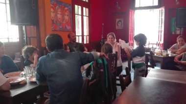 Un restaurant impulsa que los comensales dejen pago un menú para personas en situación de calle