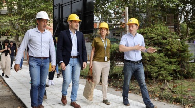 Gray firmó un acuerdo con Nación para finalizar las obras de renovación en las “plazas de la estación”