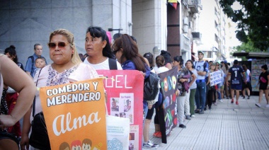 "La fila del hambre": organizaciones sociales reclaman asistencia alimentaria al Gobierno