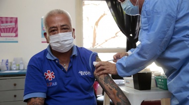 Aseguran que la vacunación contra el Covid “viene bien”, pero hay temor por el rebrote de casos