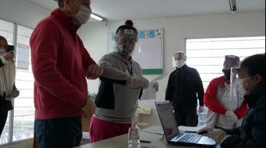Fernando Gray supervisó la entrega de alimentos en El Jagüel
