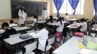 Siguen los cuestionamientos a la propuesta de agregar una hora más de clase