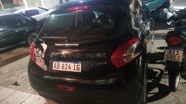 Detuvieron a una pareja que violaba la cuarentena a bordo de un auto robado