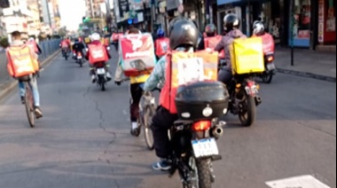 Repartidores harán un reclamo por la medida que prohíbe la circulación de dos personas en moto