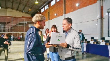 Durante 2022, ya entregaron 2.200 netbooks a estudiantes de Echeverría