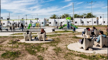 Presentan un nuevo parque con equipamiento y modernos juegos en Brown