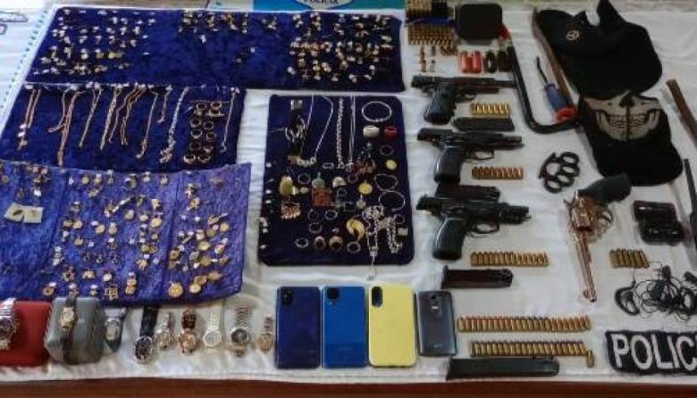 Cuatro detenidos por entraderas en Brown: secuestraron armas y joyas robadas