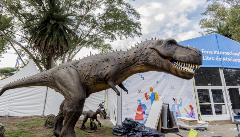 Con Gabriel Rolón, Teresa Parodi y los dinosaurios de Tecnópolis arranca la Feria del Libro
