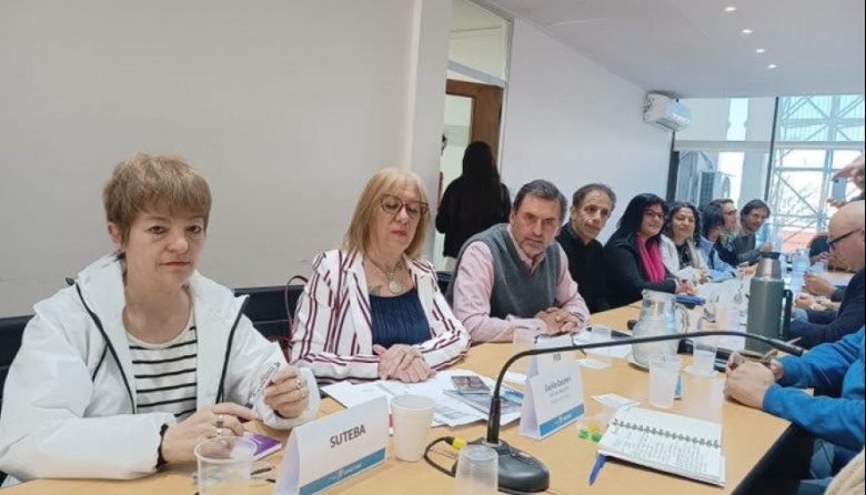 Provincia convocó a docentes y estatales para cerrar la paritaria 2023 ...