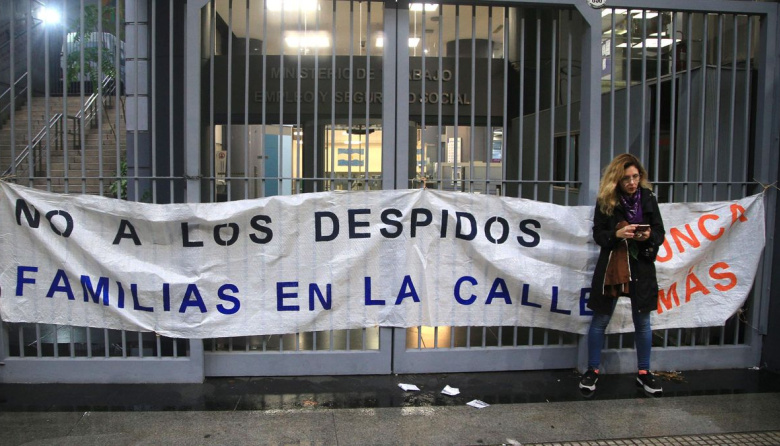 El ajuste libertario despidió a más de 52 mil estatales y promete seguir avanzando