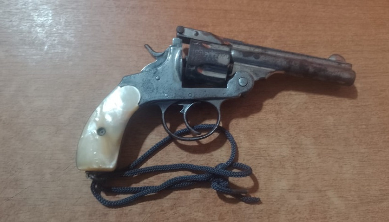 Detuvieron a un barra por golpear y amenazar de muerte a su hermana