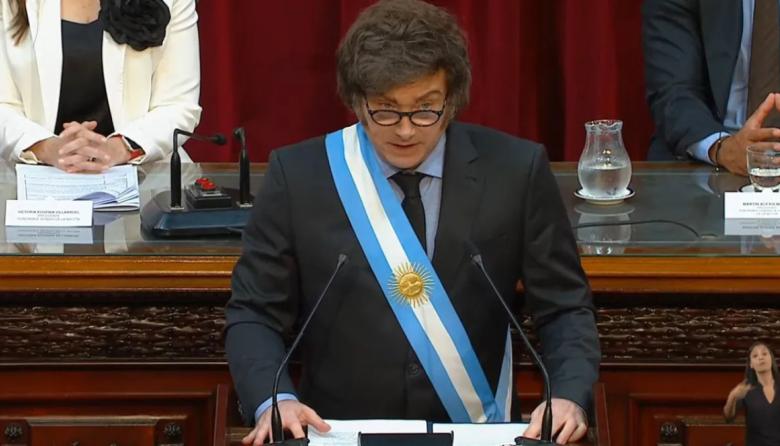 Vacarezza apuntó contra Milei: “El Presidente tendría que leer la Constitución primero”