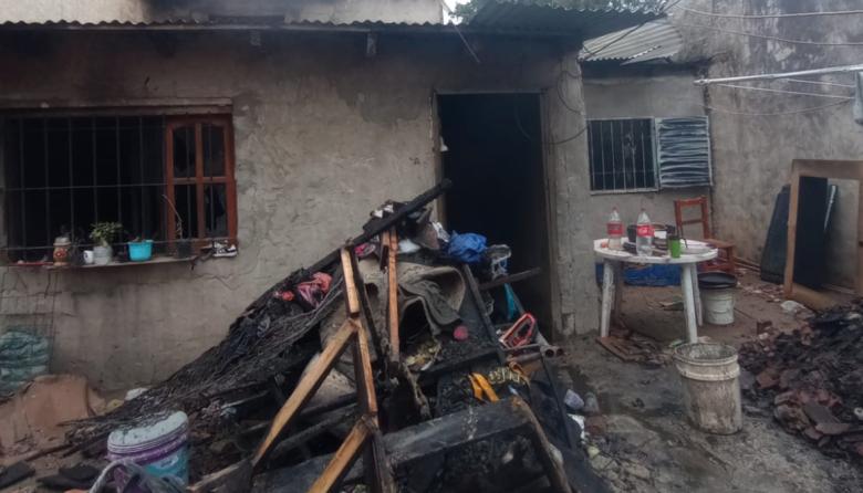 Acusan a una mujer con tratamiento psiquiátrico de quemar la casa de su madre: "Es un peligro"