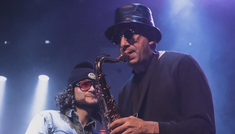 Un músico de La Condena de Caín perdió su saxo en un robo en Lanús