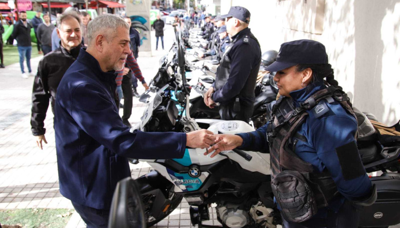 Ferraresi arma “su policía”: ¿Control local o comando político con uniforme?