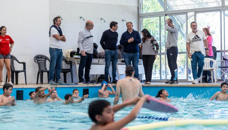 Cascallares acompañó a estudiantes que participan del programa "Todos al agua"