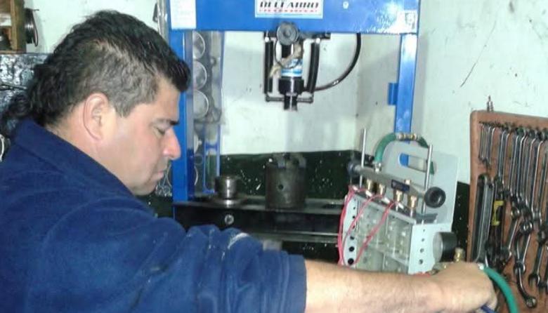 Mecánico quiso cobrar por la reparación de un auto, pero lo acusaron falsamente de "amenazas"