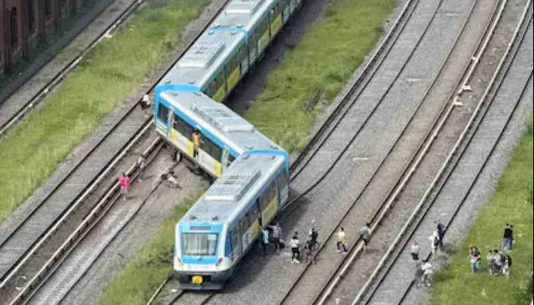 Maquinistas de trenes vinculan descarrilamiento en Liniers con el ajuste libertario
