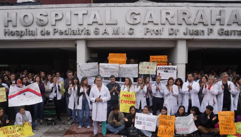 Denuncian descuentos salariales "monstruosos" en el Hospital Garrahan