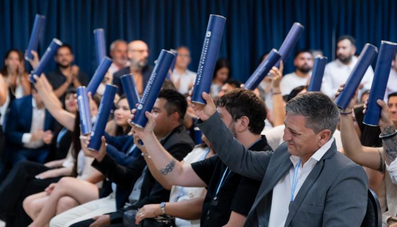 "Cambiaron mi realidad": la emoción de los nuevos egresados en la última entrega de títulos