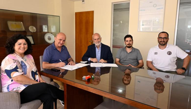 Acuerdo de cooperación educativa entre el club Lanús y la UNDAV