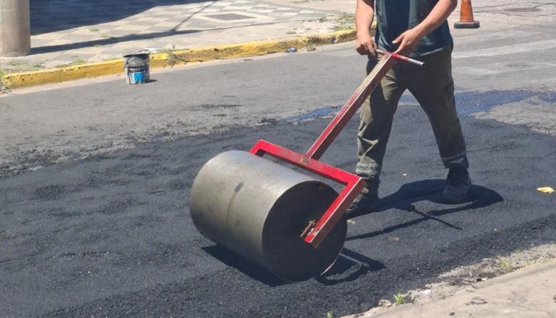 Avanzan los trabajos de bacheo en Monte Grande