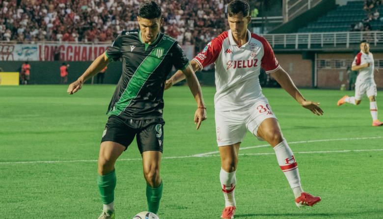 Banfield tuvo la victoria, pero no la supo sostener