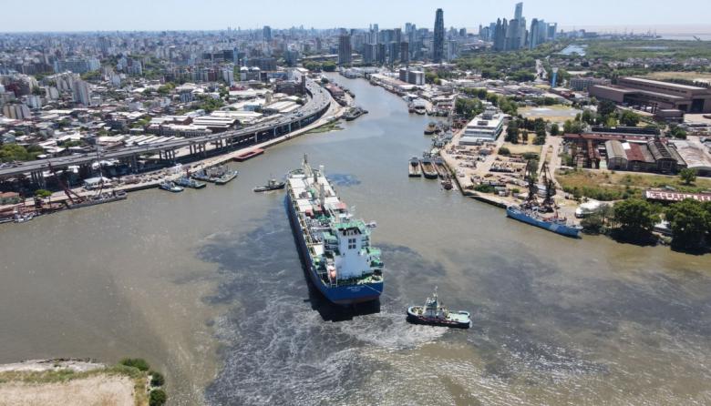 Hito operativo en el Puerto de Dock Sud