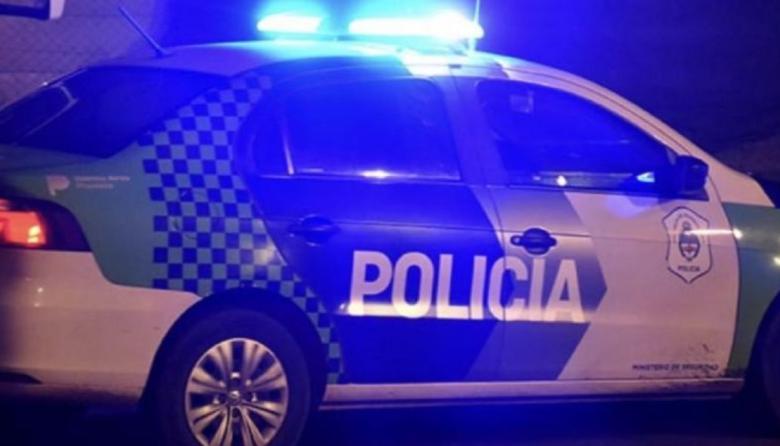 Acribillaron a un hombre delante de su novia y escaparon