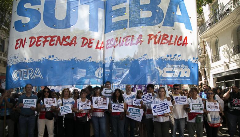 Docentes rechazan la reforma laboral y denuncian ajuste en educación