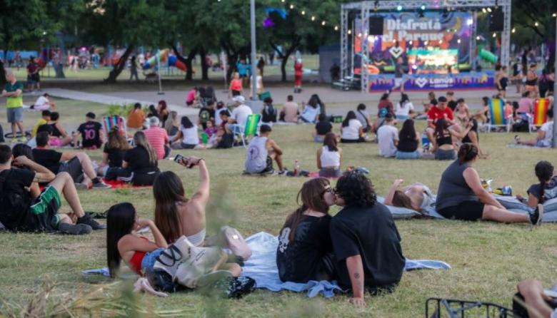 Fin de semana largo con música, gastronomía y cine gratis en el Parque Central Las Colonias