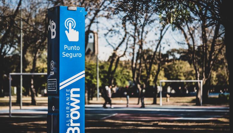 Un totem de seguridad ayudó para asistir a un vecino tras un accidente en moto