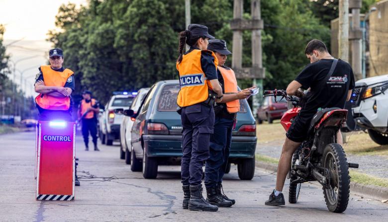 Los operativos rotativos de saturación policial desembarcaron en Don Orione