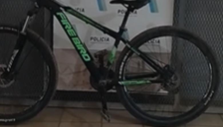 Un hombre condenado por un sangriento asesinato fue detenido por el robo de una bicicleta